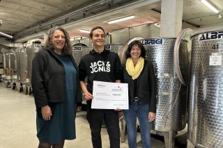 Arnaud Franzé a remis mardi soir le chèque à l'Association romande des familles d'enfants atteints par le cancer.