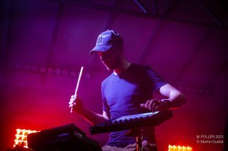 Tikom au Pollen Festival 2023 avec son précédent projet "Alchimiste"