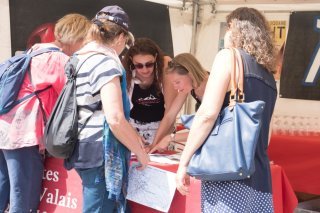 Les ambassadeurs accueillent les visiteurs à Chamoson, ici lors des Caves Ouvertes.
